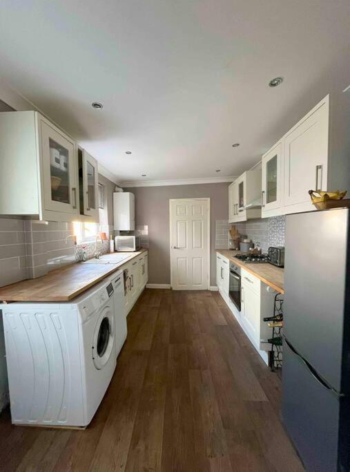 Апартаменты Cosy Flat In Burgess Hill, Sussex Экстерьер фото